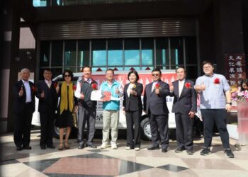 雲林土庫鄉親聯手捐贈　送愛專車助長者就醫