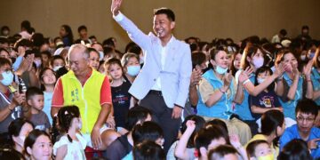 「高雄最大公約數」許智傑人氣續旺　跨派系力挺、民調穩居前段班