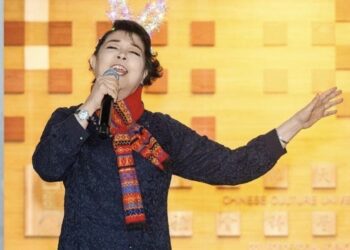 國際和平大使簡文秀2/19高唱「奇異恩典」　敲響國北和平鐘