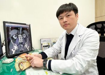 七旬翁血尿不辭千里求診　揪出膀胱癌 即時手術保健康