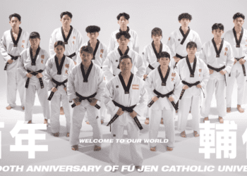 輔大校長藍易振親自上場拍攝祝賀影片　大秀拳腳祝福畢業生鵬程萬里