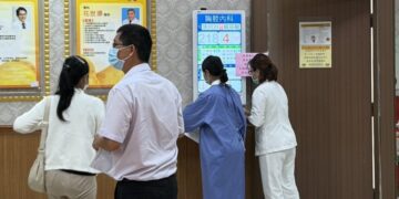 流感、新冠疫苗開打 員榮醫院呼籲:踴躍接種降低重症風險