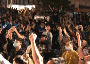 史上首次 新北耶誕城400吋螢幕直播棒球賽 為中華隊加油