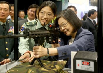 蔡英文參訪航太展 肯定無人機產業發展成果