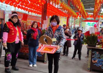 土地公聖誕春遊羅東 祥龍迎春好運來
