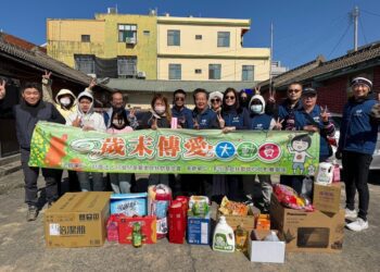 家扶北彰展愛隊走訪扶助家庭　傳愛送暖 陪伴孩子溫馨過新年