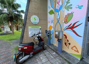 建構友善綠能永續家園環境 花蓮「綠能充電站」啟動太陽能蓄電