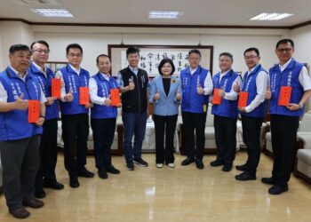 粉紅超跑遶境北港　張麗善頒慰勉金感謝警務同仁