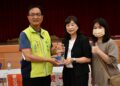 影音/大通電子中秋節發慰問金  讓獨居、弱勢家庭能夠得到實質補助