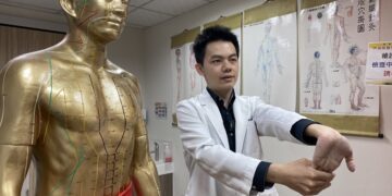 上班族常年打電腦罹患腕隧道症候群 求診員榮中醫部針炙治療一個月痊癒
