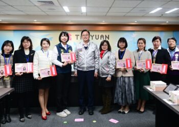 桃園市政府表揚10位傑出女性公務員 張善政致詞讚揚專業成就