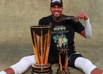 影/《NBA》「字母哥」虐爆雷霆禁區 公鹿奪「NBA盃」季中錦標賽冠軍