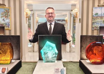 捷克摩瑟水晶巡迴展登台　國際雕刻大師史沃博達親臨展現百年工藝