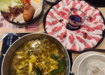 侯黑鍋物 個人酸菜鍋物 連續5年榮獲台灣美食獎項