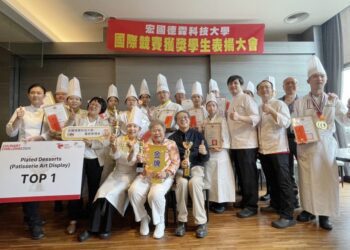 宏國德霖科大學生國際競賽獲獎無數為校爭光 林謝罕見頒獎勵金及獎狀