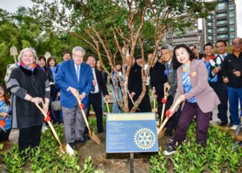 國際扶輪120週年 國際扶輪 3482地區在陳正玲總監實踐「扶輪之子計畫」深化全球影響