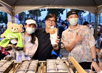 高市「城市嶼浪市集」吸3萬人潮　陳其邁：青年攤車品牌呈現港都魅力