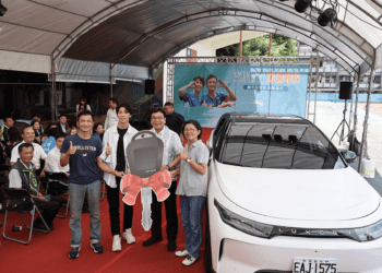 奧運拳擊金牌師徒攜手民間挺體育 鼓勵運動員勇敢追夢