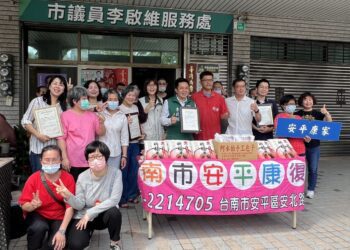 南市議員李啟維、退休書記官結合社會力量　捐物資助弱勢