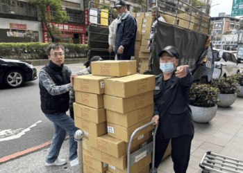 暖心送愛 板橋社福中心年前連結易儒送年菜 脆弱家庭年後捎來「乖乖」致謝