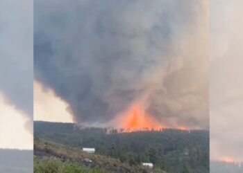 影音/美國猶他州鹿溪大火期間 罕見出現火龍捲風