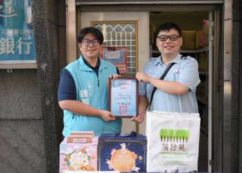 加油站長為弱勢「加油」 捐贈花蓮市實物銀行中秋禮盒