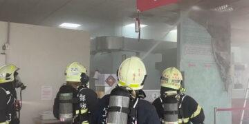 影音/餐廳排油煙機冒煙起火 礁溪玉里橋頭臭豆腐火警