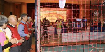 當無人機遇上銀髮族!新北首屆青銀足球錦標賽 科技魅力讓 6 成長輩「男」得心動