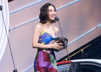 閻奕格獲頒「hito好聲音」獎 同天音樂劇演出趕兩場 時隔兩個月重拾歌手身份 坦言：有點不習慣！