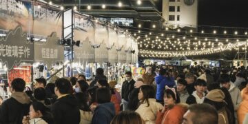 首創雙主場！2026 閃耀新北跨年煙火 12/31 登場 主題市集、跨國卡司陪你從下午嗨到深夜