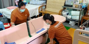 門諾基金會到宅沐浴17載 浴缸型服務延續洗澡幸福感