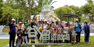 祖孫一起「谷溜」趣！中市建設局辦鰲峰山走讀　引領探索34道溜滑梯、感受城市美學