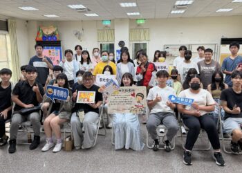 林芳語用畫筆走出低谷分享斜槓人生 鼓勵彰化家扶青少年勇敢追夢