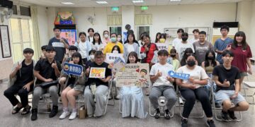 林芳語用畫筆走出低谷分享斜槓人生 鼓勵彰化家扶青少年勇敢追夢