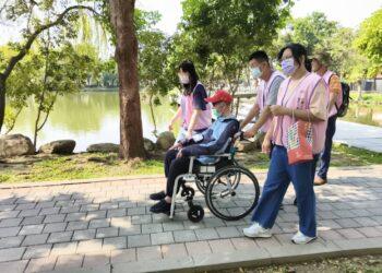 從陪伴中成長 台南市蕙心「小太陽工坊」打造身障與長者共融