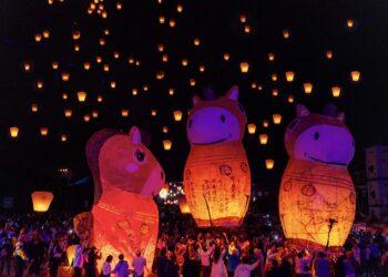 此生必遊！平溪天燈節 2/27 點亮夜空　首創馬年光雕秀祝福全台「馬祥厚運」