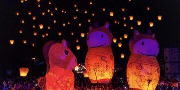 此生必遊！平溪天燈節 2/27 點亮夜空　首創馬年光雕秀祝福全台「馬祥厚運」