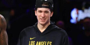 影/《NBA》「AR」Raves傷癒復出雙槍回歸! 湖人客場八連戰最終場大勝籃網