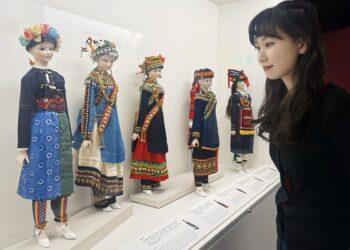 把握三月藝文雙響宴！南島衣飾特展延期熱展中 淡水「彼—此 2.0」月底即將謝幕