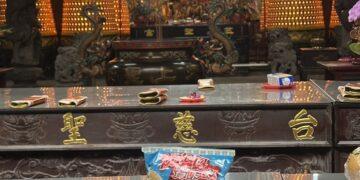 髮膜金字塔現身月老廟!網友再進化:拿去拜媽祖求從頭順