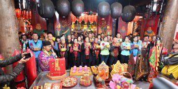 花壇白沙坑迎燈排元宵點燈祈福　198年民俗盛會照亮夜空