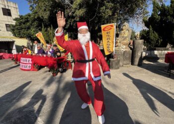 影音/東西文化趣味碰撞 聖誕老公公打太極拳迎聖誕