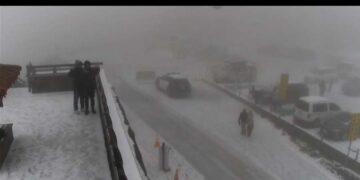 影音/冷氣團發威清晨最低溫10.1度 松雪樓下起冰霰