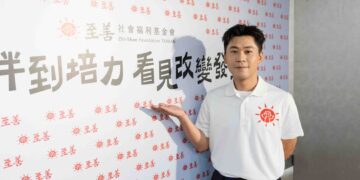 從受助到助人 黃迪揚化身至善愛心大使 與蝙蝠俠、草帽約定 陪伴孩子成長