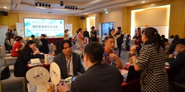 白天健行、夜晚賞燈泡湯 參山處推谷關秋遊身心療癒