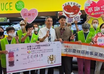 全聯慶祥暖心送愛　陪靜鴻園友幸福逛超市購物體驗