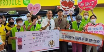 全聯慶祥暖心送愛　陪靜鴻園友幸福逛超市購物體驗