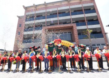 全台首創宗教膠囊旅館！白沙屯拱天宮第二香客大樓落成 鍾東錦大讚「看山看海一覽無遺」