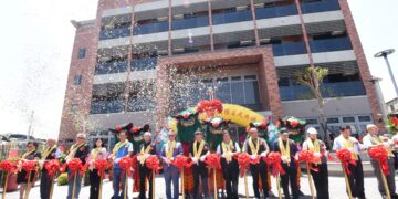 全台首創宗教膠囊旅館!白沙屯拱天宮第二香客大樓落成 鍾東錦大讚「看山看海一覽無遺」