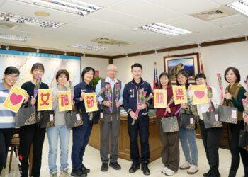 迎接專屬女性38婦女節到來 芳苑分局長致贈甜蜜賀禮